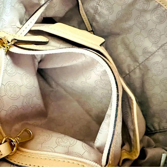 Micheal Kors Rare Medium White Tiger Jet Set Travel Tote - Picture 15 of 15